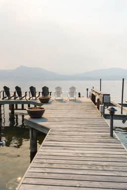 Stunning Lakefront Cabin in Heart of Naramata Village - Image 2