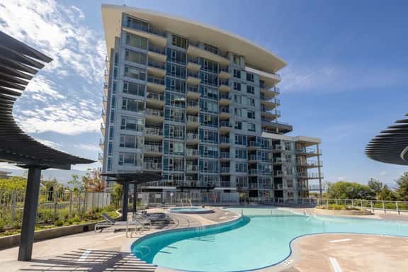 Beach Lakeside | Lakeside 2BR, Pool & Hot Tub - Image 1