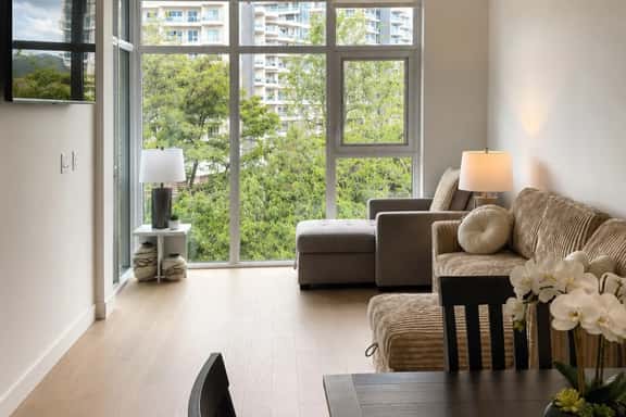 Bright Lakeside 2BR | Gyro Beach Lake Views - Image 1