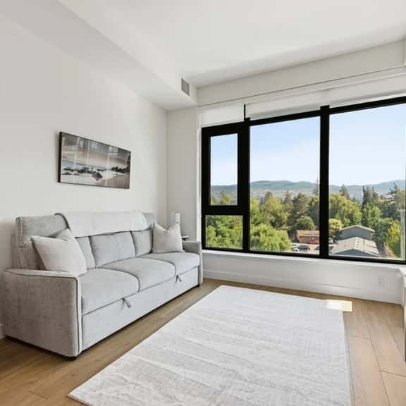 Bright 1BR at Aqua | Pool, Hot Tub & Lake Views - Image 1