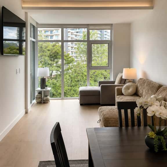 Bright Lakeside 2BR | Gyro Beach Lake Views - Image 1