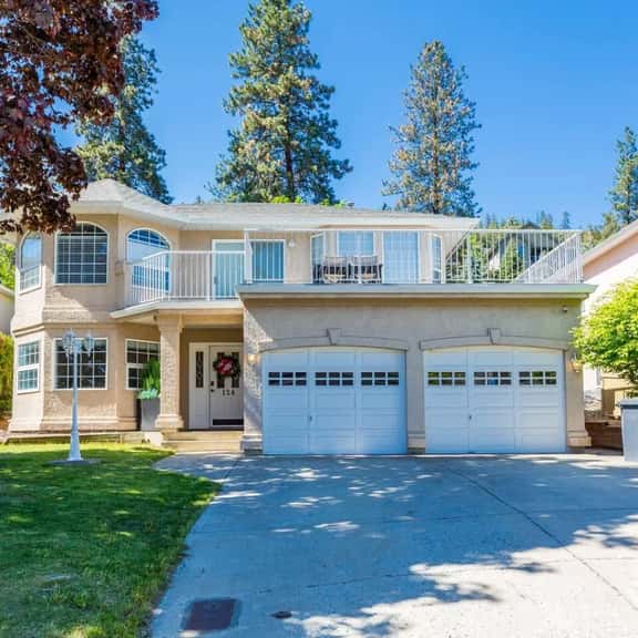 Mountain Views & Private Pool, Kelowna - Image 1