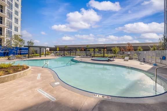 Beach Lakeside | Lakeside 2BR, Pool & Hot Tub - Image 3