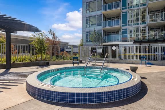 Beach Lakeside | Lakeside 2BR, Pool & Hot Tub - Image 4