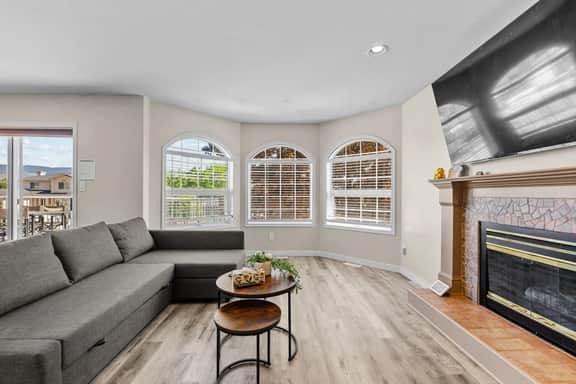Mountain Views & Private Pool, Kelowna - Image 4